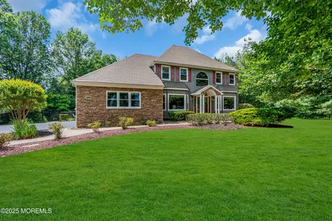 3 Algonquin Ct, Freehold, NJ 07728