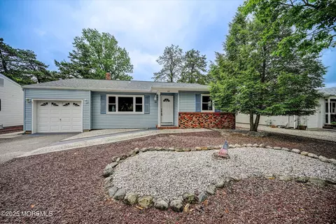48 Sheepshead Dr, Toms River, NJ 08757