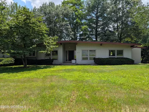 2 Patty Dr, Wrightstown, NJ 08562