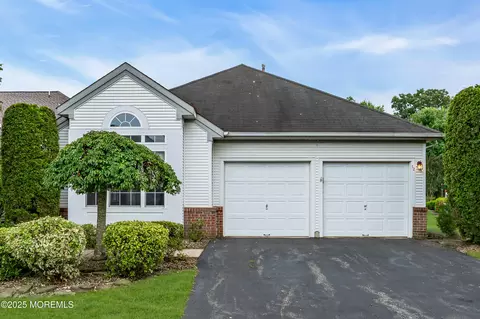 12 Falstaff Dr, Manchester, NJ 08759