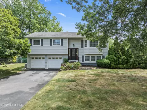 230 Geary Dr, Middletown, NJ 07748