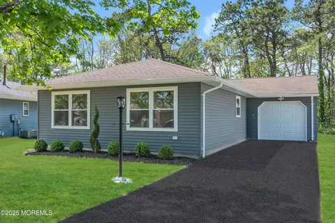 6 Reef Pl, Brick, NJ 08723