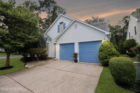 2 Dowing Ln, Jackson, NJ 08527