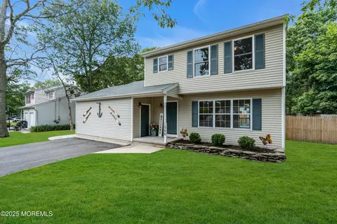 1066 Windlass Dr, Manahawkin, NJ 08050