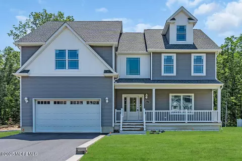 869 Woodbury Dr, Jackson, NJ 08527