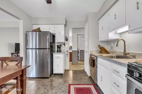 Kitchen - 5 Partree Rd, Jackson, NJ 08527 photo 2 of 3