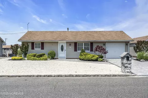 803 Wave Dr, Forked River, NJ 08731