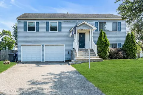 1097 Westlake Dr, Toms River, NJ 08753