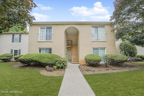 701 Zlotkin Cir #1, Freehold, NJ 07728