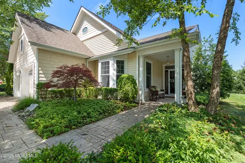 19 Iselin Ln, Oceanport, NJ 07757