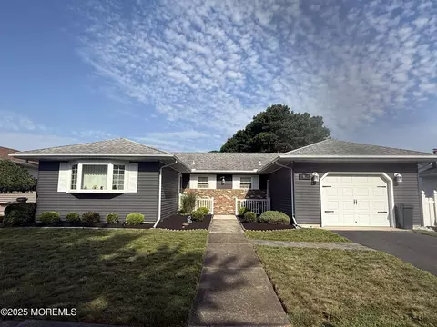 96 Chesterfield Ln, Toms River, NJ 08757