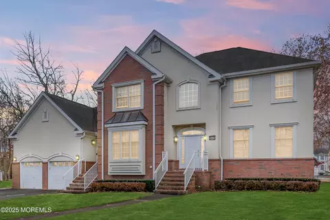 208 Imperial Ct, Lakewood, NJ 08701