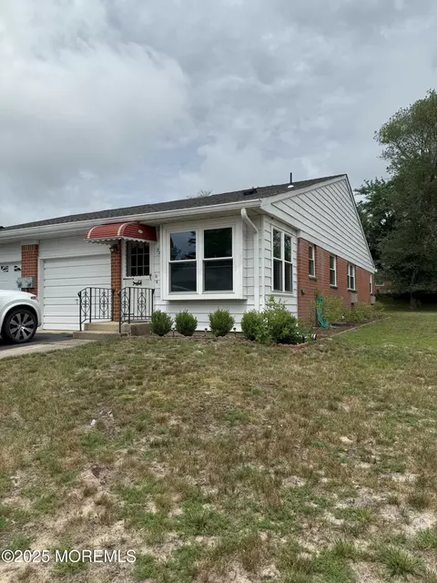 3 Ironside Dr # B, Whiting, NJ 08759