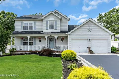 584 Pirate Ln, Manahawkin, NJ 08050