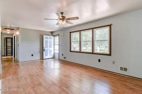 Living - 494 5th Ave, Brick, NJ 08724 photo 2 of 4