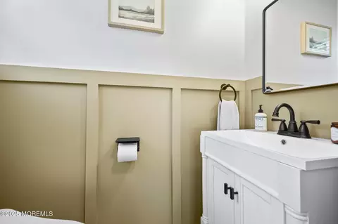 Bath - 123 Cedarhurst Rd, Brick, NJ 08723 photo 1 of 4