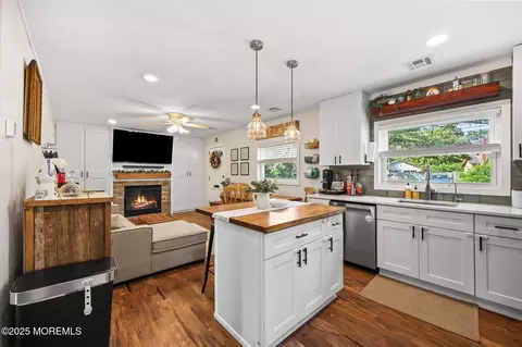 Kitchen - 123 Cedarhurst Rd, Brick, NJ 08723 photo 5 of 5