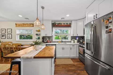 Kitchen - 123 Cedarhurst Rd, Brick, NJ 08723 photo 2 of 5