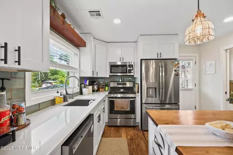 Kitchen - 123 Cedarhurst Rd, Brick, NJ 08723 photo 4 of 5