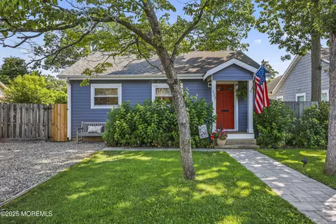 123 Cedarhurst Rd, Brick, NJ 08723