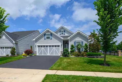 2 Banquet Ct, Howell, NJ 07731