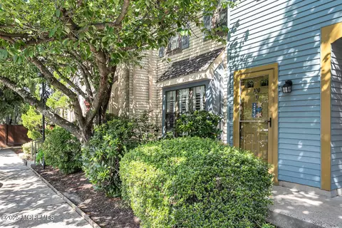 109 Dundee Ct, Aberdeen, NJ 07747