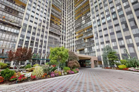 300 Winston Dr #C2617, Cliffside Park, NJ 07010