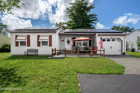 37 S Chestnut Ave, Manchester, NJ 08759