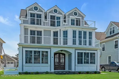 11 Union Ave, Spring Lake, NJ 07762