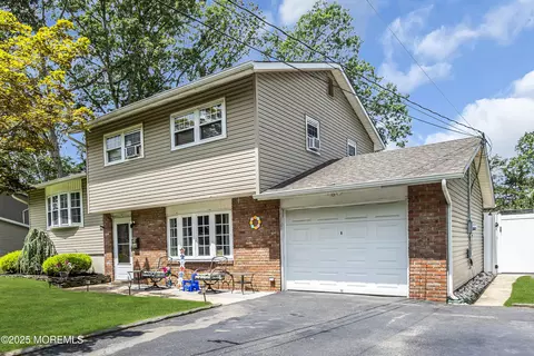 24 Princeton Dr, Jackson, NJ 08527