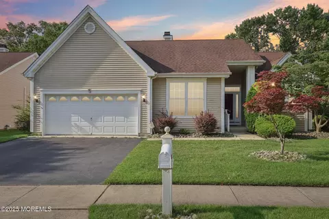 3 Misty Lake Ct, Barnegat, NJ 08005