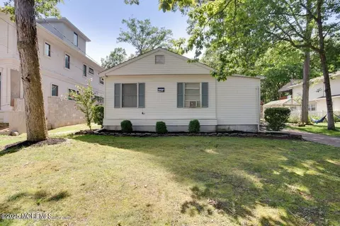138 Shady Lane Dr, Lakewood, NJ 08701