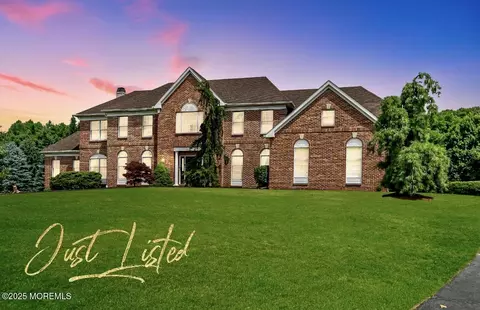 13 Turtle Hollow Dr, Manalapan, NJ 07726
