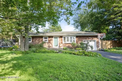 135 Larch Dr, Toms River, NJ 08753
