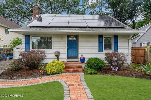 35 Shadow Lake Dr, Red Bank, NJ 07701