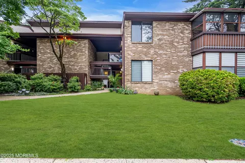 167 Amberly Dr #H, Manalapan, NJ 07726
