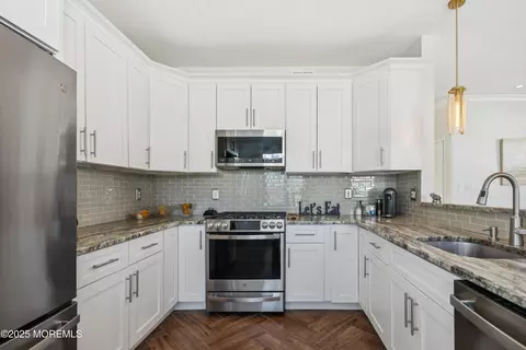 Kitchen - 7 Devonshire Dr, Hazlet, NJ 07730 photo 1 of 1