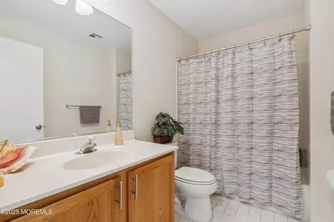 Bath - 7 Devonshire Dr, Hazlet, NJ 07730 photo 4 of 4