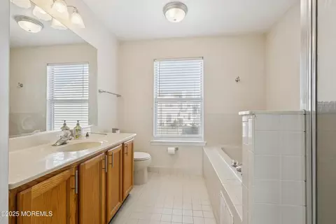 Bath - 7 Devonshire Dr, Hazlet, NJ 07730 photo 2 of 4