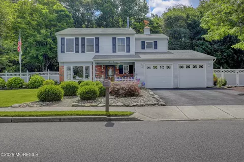 58 Yellowstone Ln, Howell, NJ 07731