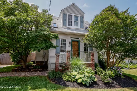 18 Coleman Pl, Red Bank, NJ 07701