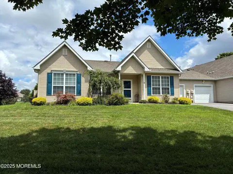 6 Deerchase Ln, Lakewood, NJ 08701