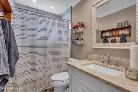Bath - 75 Whitmore Dr, Berkeley, NJ 08721 photo 1 of 6