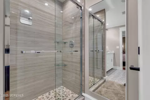 Bath - 75 Whitmore Dr, Berkeley, NJ 08721 photo 4 of 6