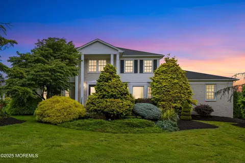 5 Marigold Ln, Marlboro, NJ 07746