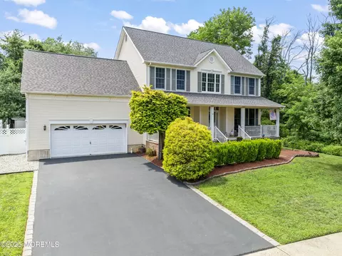 25 Hamilton Hill Rd, Lincroft, NJ 07738