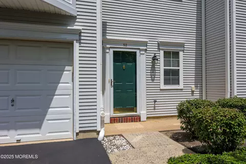 52 Picket Pl #1000, Freehold, NJ 07728