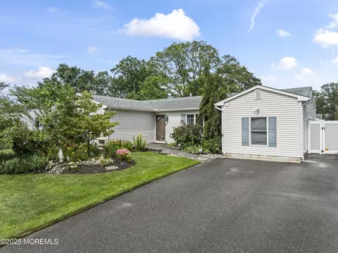 245 Oklahoma Dr, Brick, NJ 08723