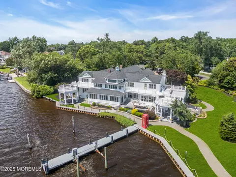 35 Magnolia Ln, Toms River, NJ 08753
