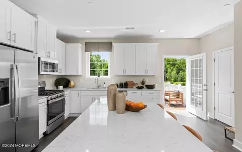 15 Primrose Ct, Manalapan, NJ 07726